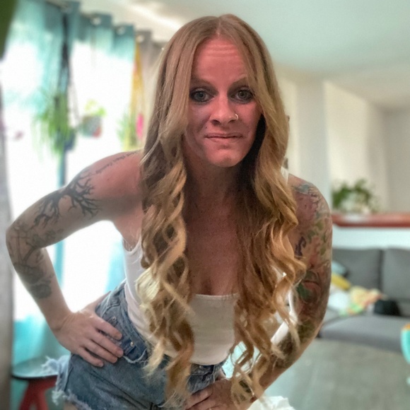 Meet your Posher, Stephanie - Picture 1 of 1